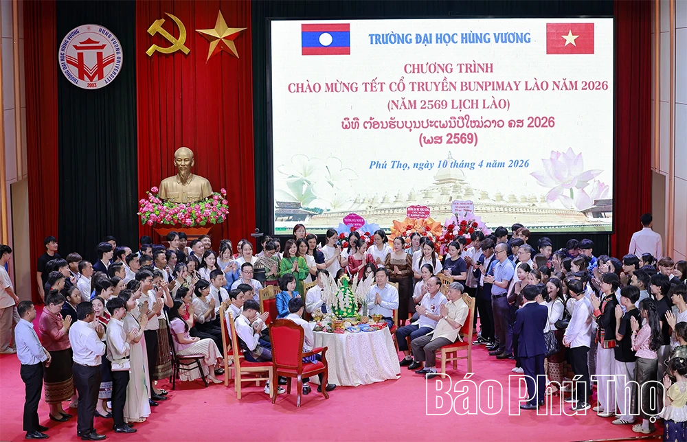 Trường Đại học Hùng Vương chào mừng Tết cổ truyền Bunpimay Lào năm 2026