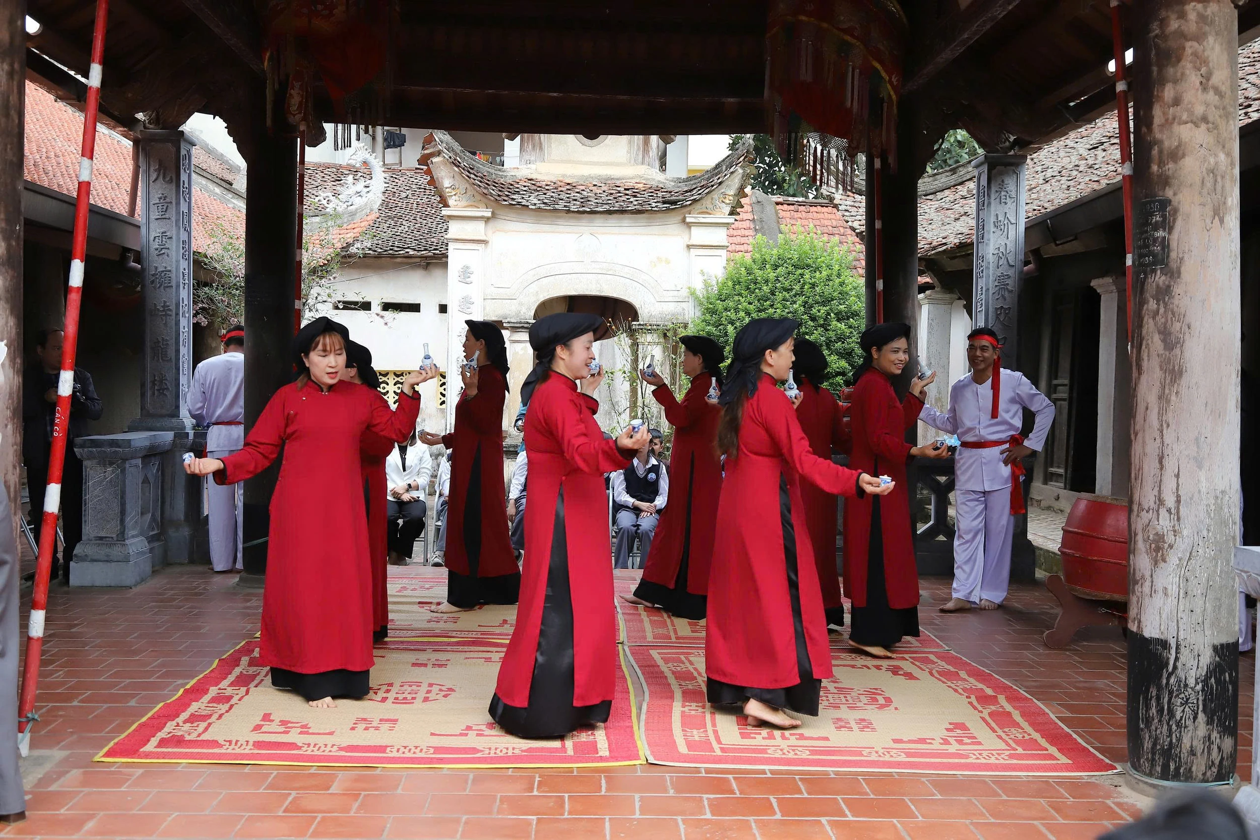 Hát Xoan làng cổ - Âm vang di sản vùng Đất Tổ