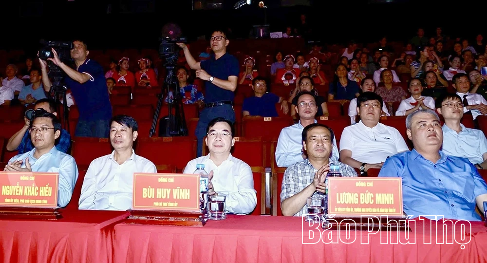 Giao lưu nghệ thuật phục vụ Nhân dân dịp Giỗ Tổ Hùng Vương tại các phường Hòa Bình, Vĩnh Phúc