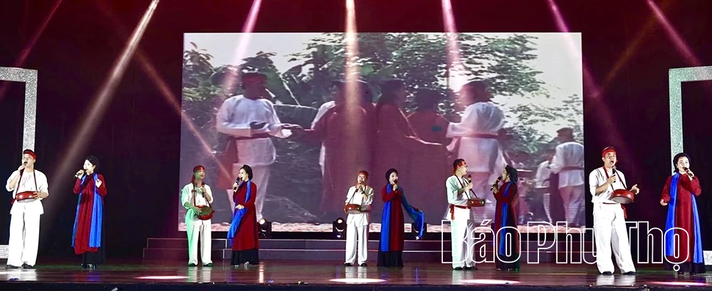 Giao lưu nghệ thuật phục vụ Nhân dân dịp Giỗ Tổ Hùng Vương tại các phường Hòa Bình, Vĩnh Phúc