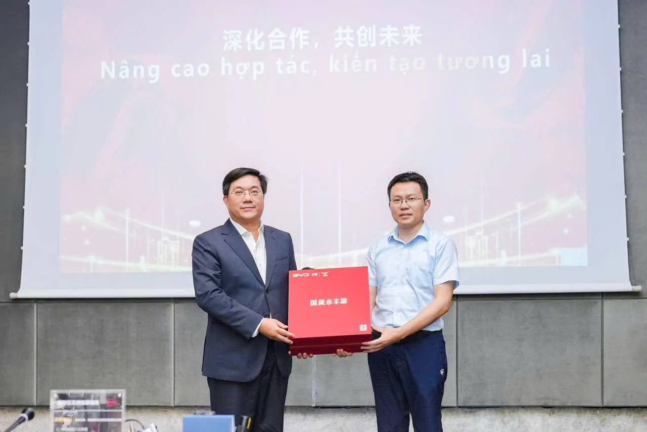 Đoàn đại biểu tỉnh Phú Thọ làm việc với Tập đoàn BYD về hợp tác trong lĩnh vực xe điện và năng lượng mới