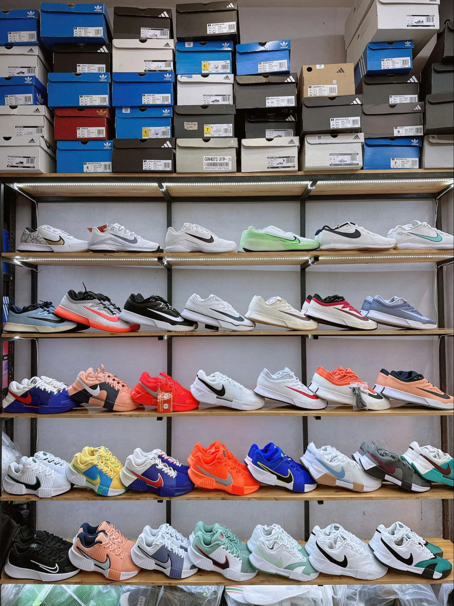 Trung Sneaker - Hệ thống cung cấp giày thể thao và thời trang chính hãng