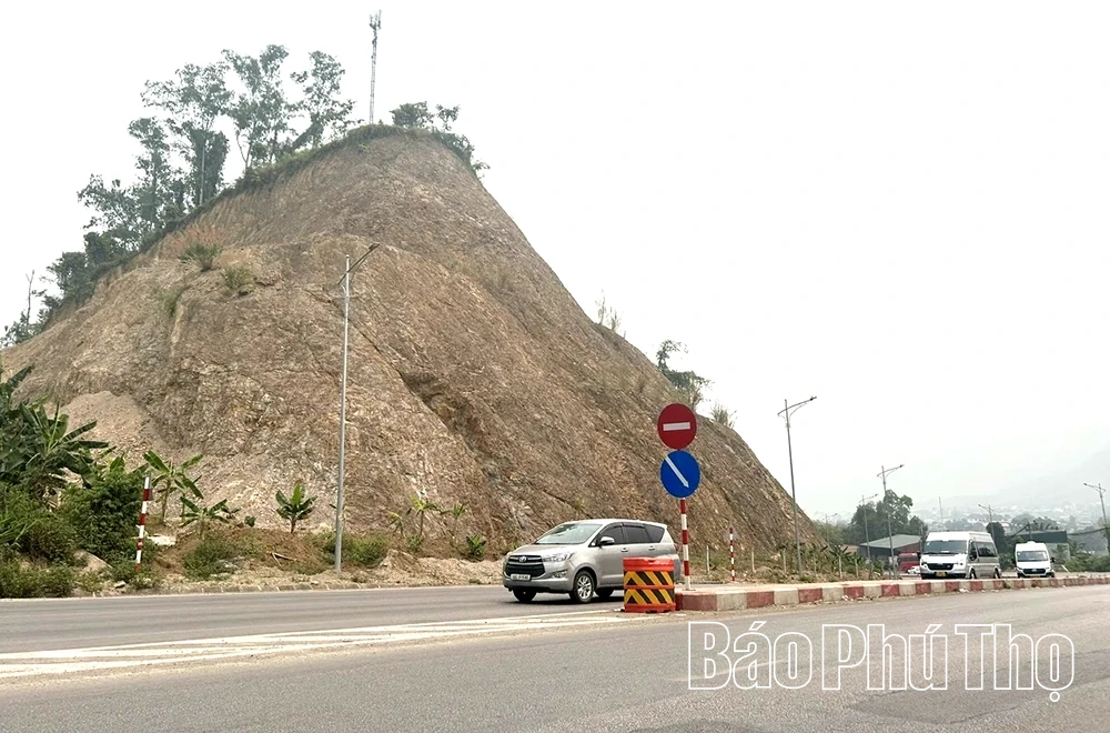 Xử lý sạt lở khu vực ngã ba chân dốc Cun, quốc lộ 6