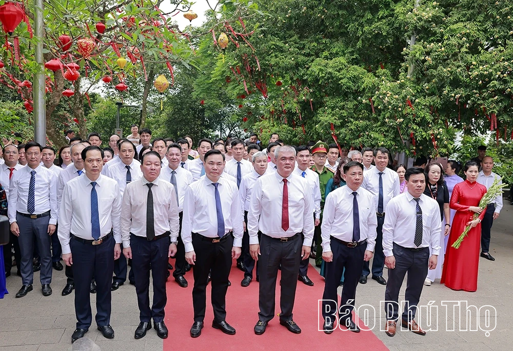 Các phường, xã cụm số 16 dâng hương tưởng niệm các Vua Hùng