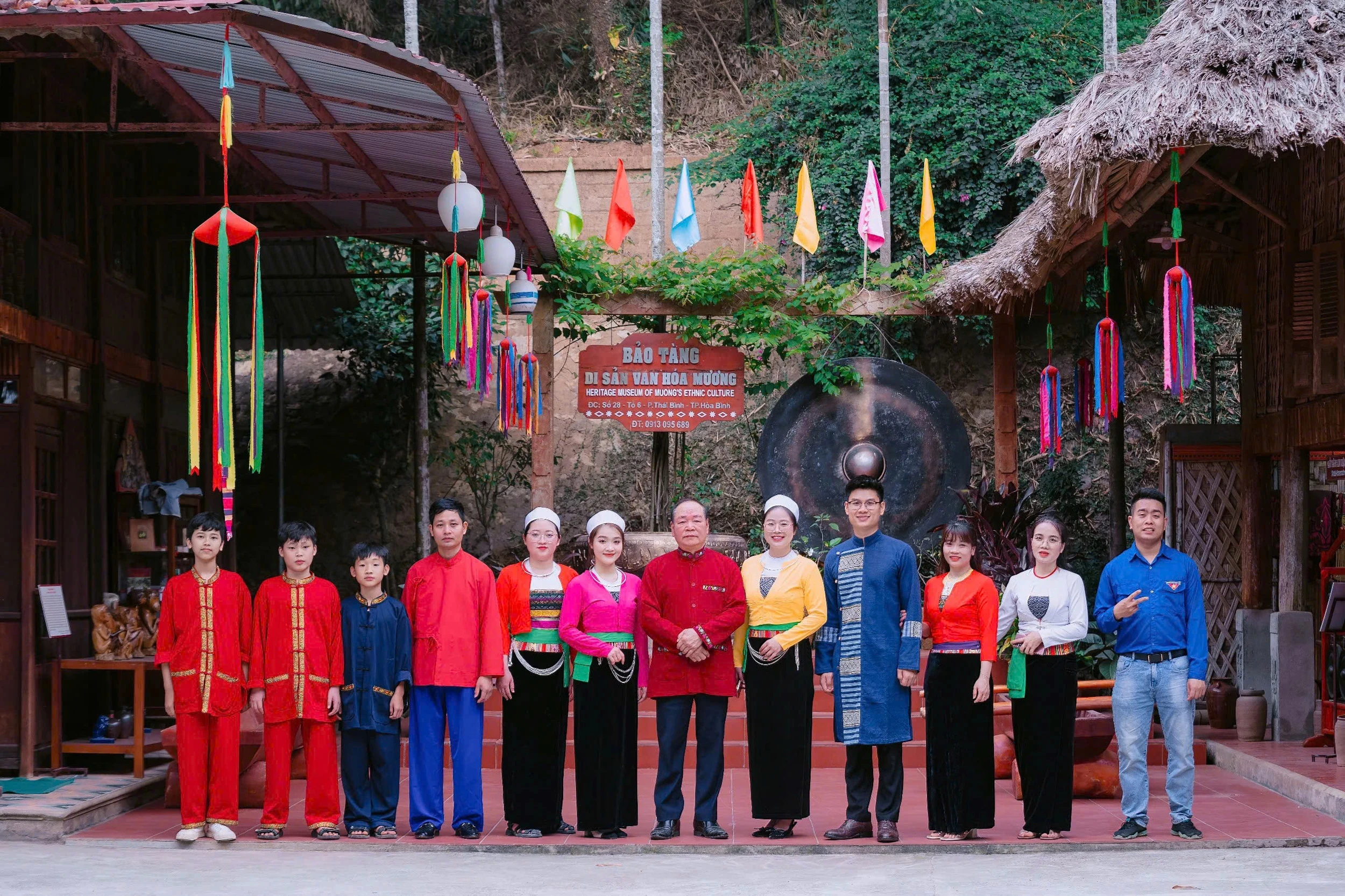 Hành trình lặng lẽ của Đinh Mạnh Hưng - Đi để giữ lại ký ức xứ Mường