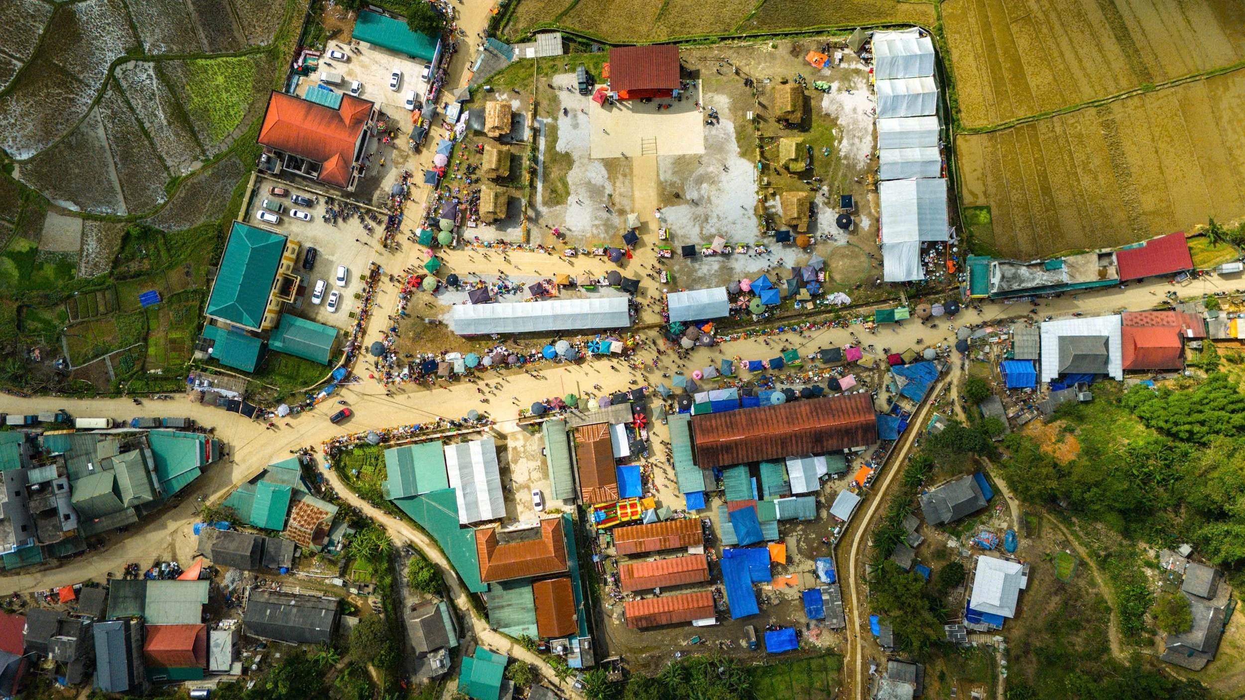 Hành trình lặng lẽ của Đinh Mạnh Hưng - Đi để giữ lại ký ức xứ Mường