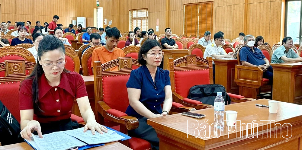 Thuế cơ sở 8 tỉnh Phú Thọ hỗ trợ hộ kinh doanh thực hiện chính sách thuế mới