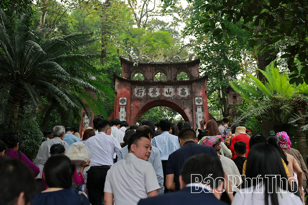 Nghĩa đồng bào sưởi ấm non thiêng Nghĩa Lĩnh