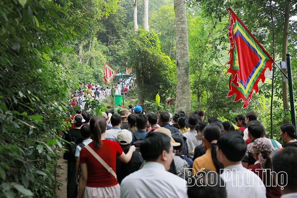 Nghĩa đồng bào sưởi ấm non thiêng Nghĩa Lĩnh