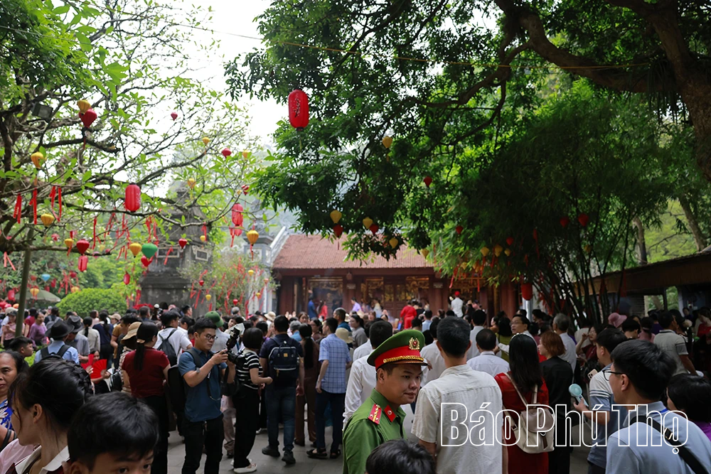 Nghĩa đồng bào sưởi ấm non thiêng Nghĩa Lĩnh