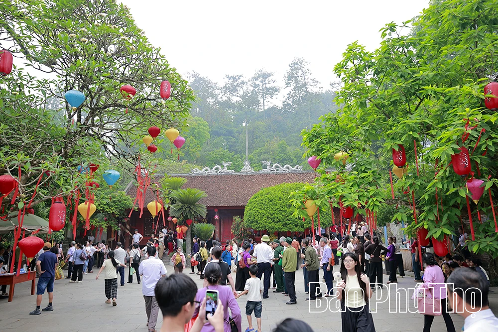 Nghĩa đồng bào sưởi ấm non thiêng Nghĩa Lĩnh