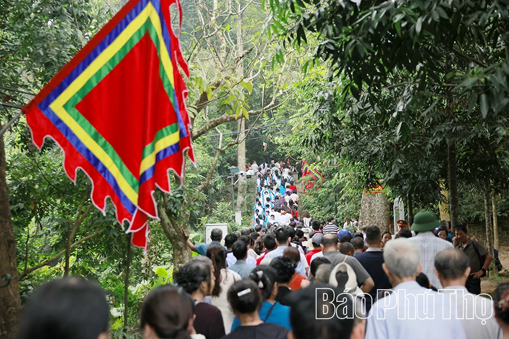 Nghĩa đồng bào sưởi ấm non thiêng Nghĩa Lĩnh