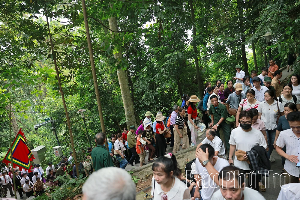 Nghĩa đồng bào sưởi ấm non thiêng Nghĩa Lĩnh