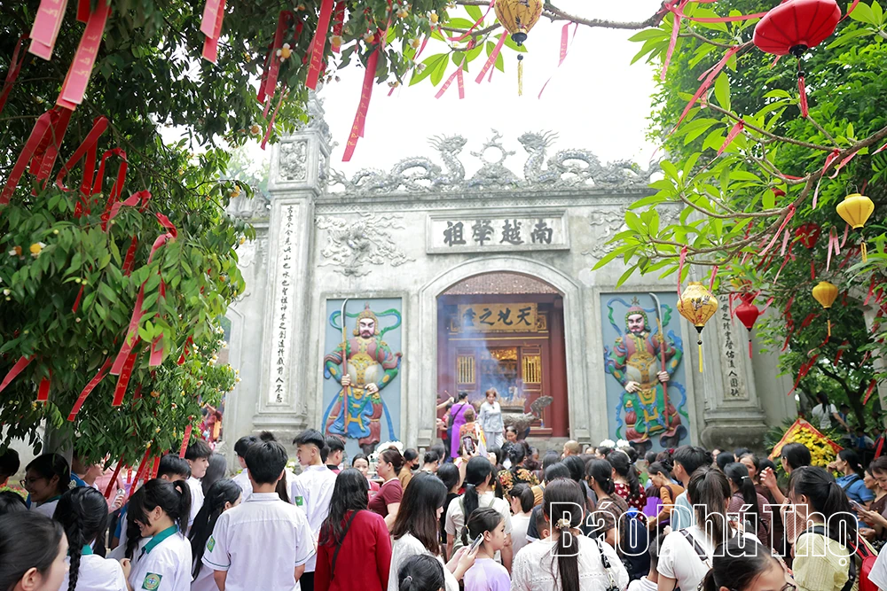 Nghĩa đồng bào sưởi ấm non thiêng Nghĩa Lĩnh