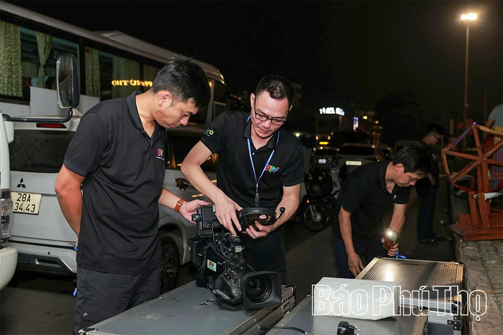 Những nhịp cầu nối đất Tổ với muôn phương