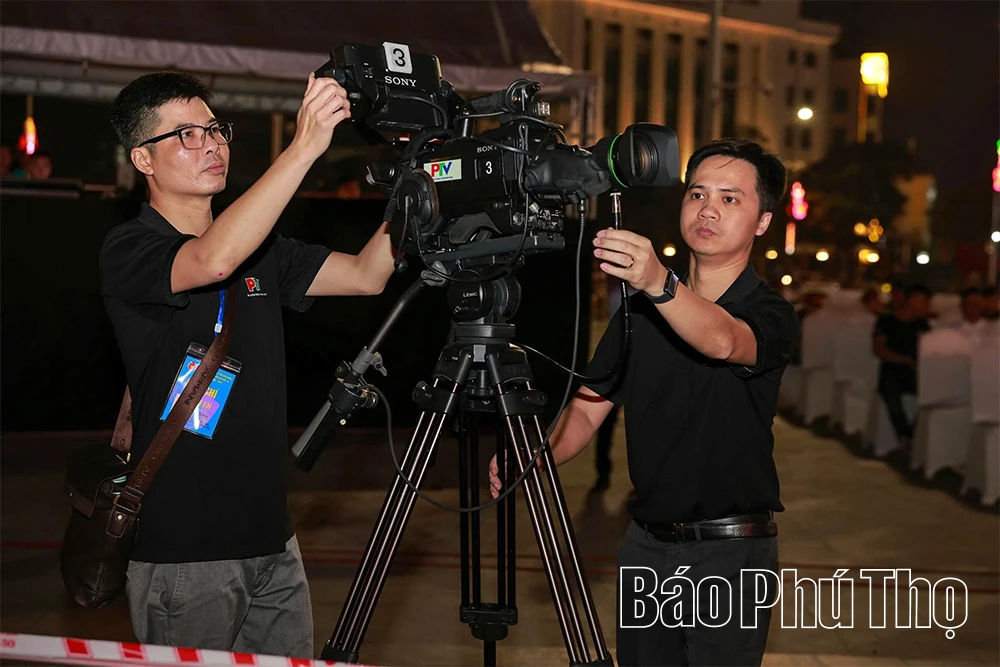 Những nhịp cầu nối đất Tổ với muôn phương