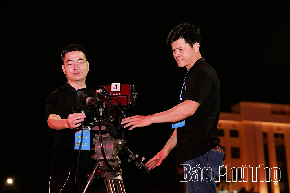 Những nhịp cầu nối đất Tổ với muôn phương