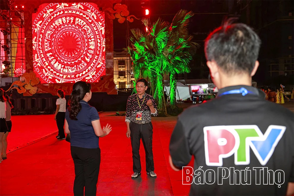 Những nhịp cầu nối đất Tổ với muôn phương