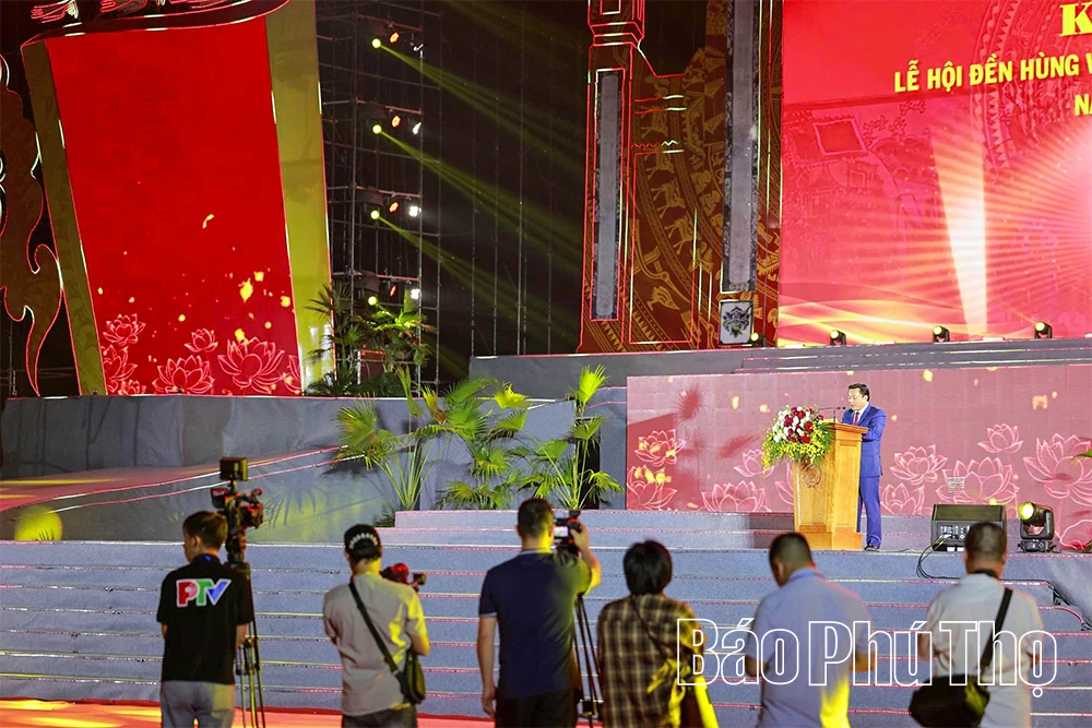 Những nhịp cầu nối đất Tổ với muôn phương