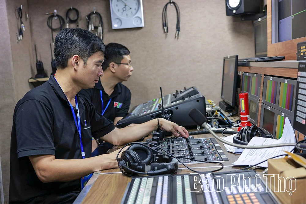 Những nhịp cầu nối đất Tổ với muôn phương