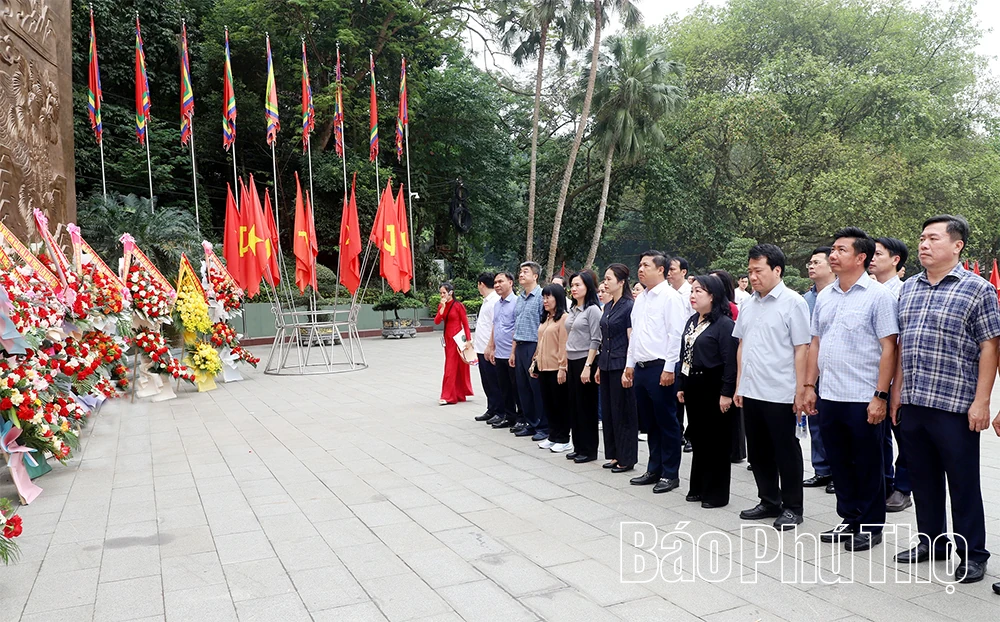 Đoàn công tác Ban Thường vụ Tỉnh ủy Đắk Lắk dâng hương tưởng niệm các Vua Hùng