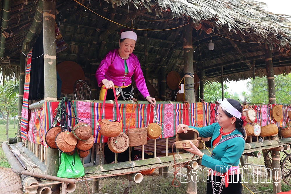 Sắc màu các dân tộc tại hội trại văn hóa