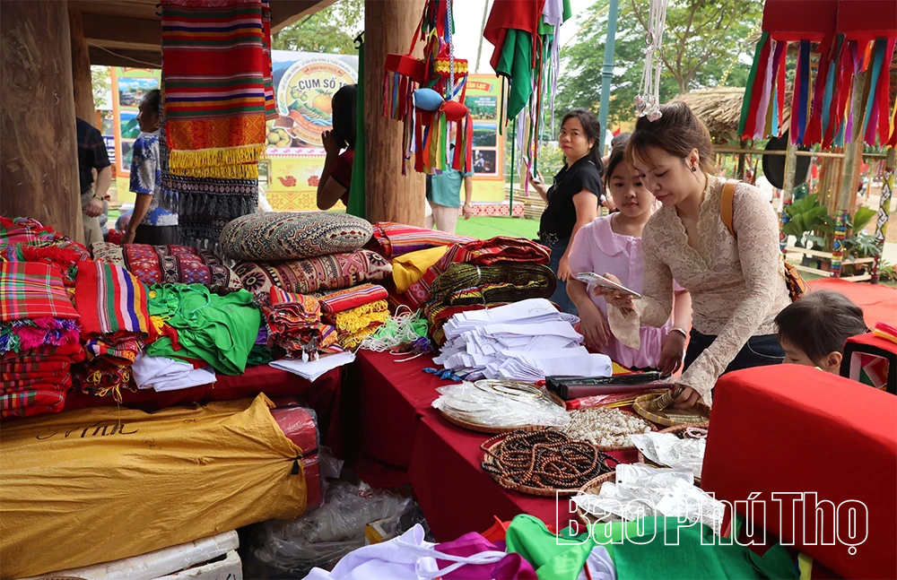 Sắc màu các dân tộc tại hội trại văn hóa