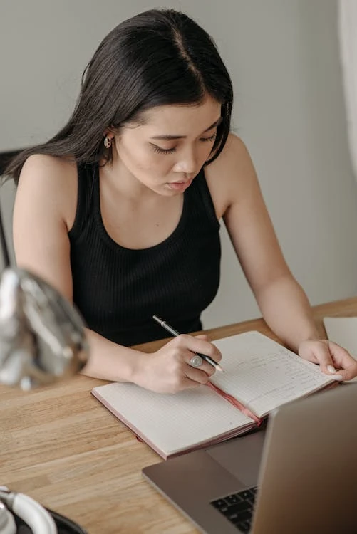 Máy Tính Online App giúp học sinh giải toán nhanh hơn