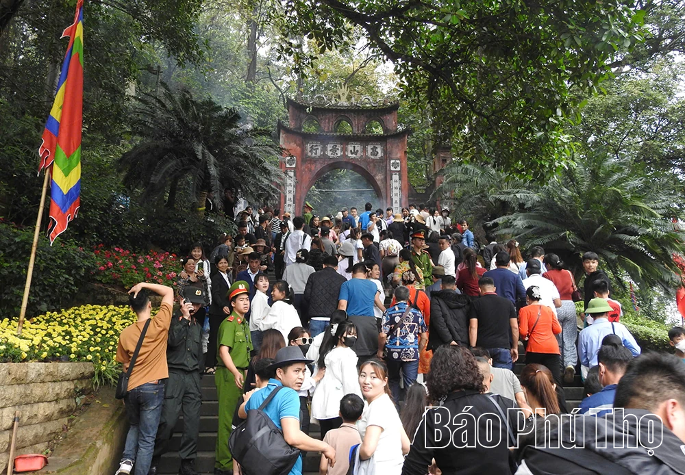 Hướng về đất cội nguồn