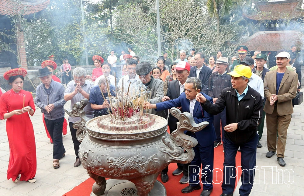 Hướng về đất cội nguồn