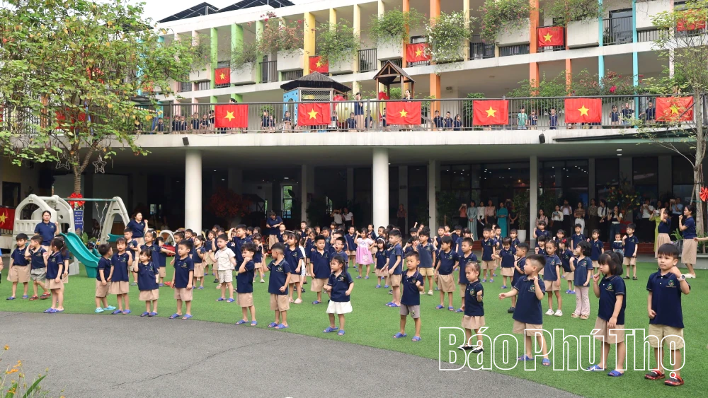 Tổ chức hoạt động trẻ mẫu giáo làm quen với tiếng Anh