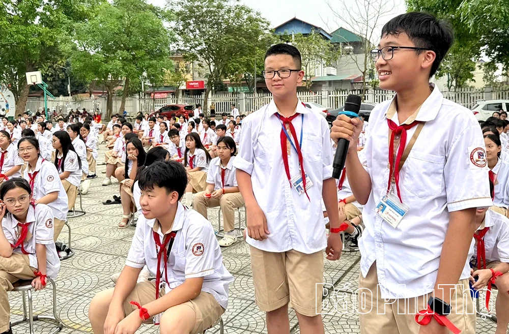 Trường THCS Phúc Yên hướng về miền Đất Tổ