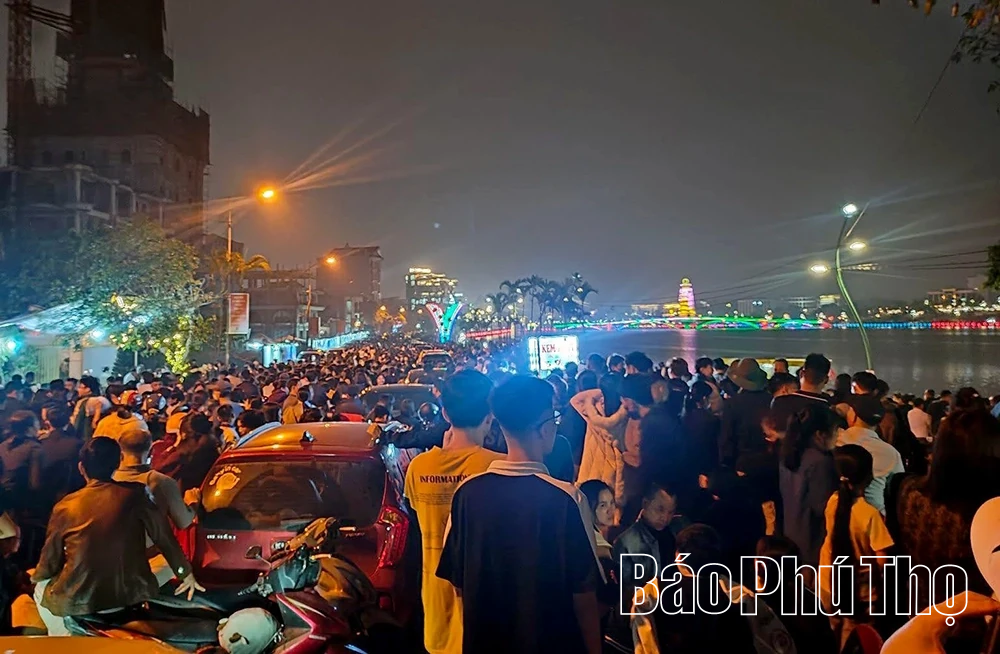 Rực rỡ “hoa trời” dịp Giỗ Tổ