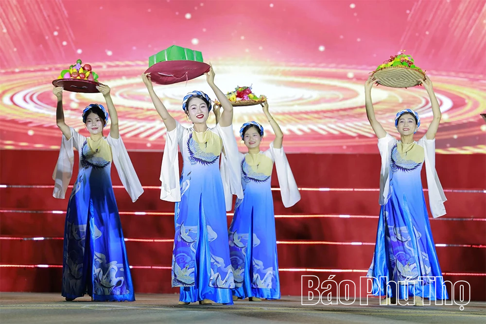 Ngập tràn sắc màu dân gian trong lễ hội “Thanh âm nguồn cội”