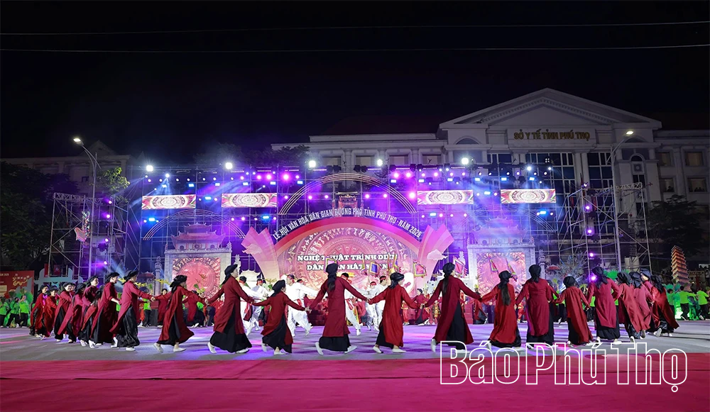 Ngập tràn sắc màu dân gian trong lễ hội “Thanh âm nguồn cội”