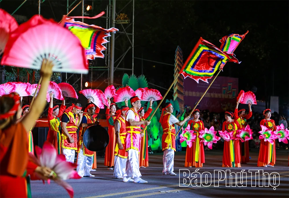 Ngập tràn sắc màu dân gian trong lễ hội “Thanh âm nguồn cội”