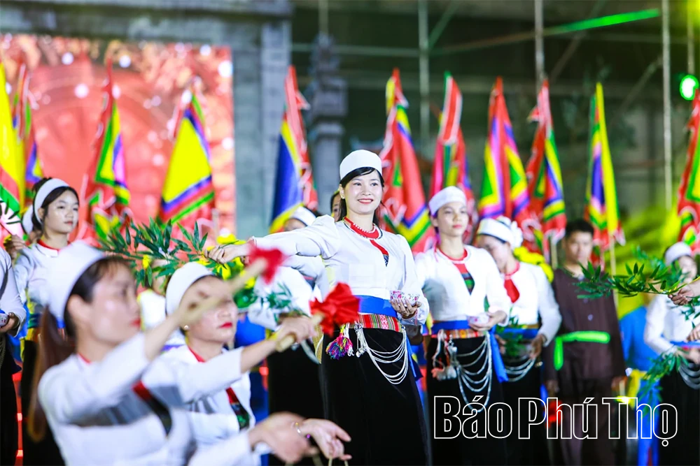 Ngập tràn sắc màu dân gian trong lễ hội “Thanh âm nguồn cội”