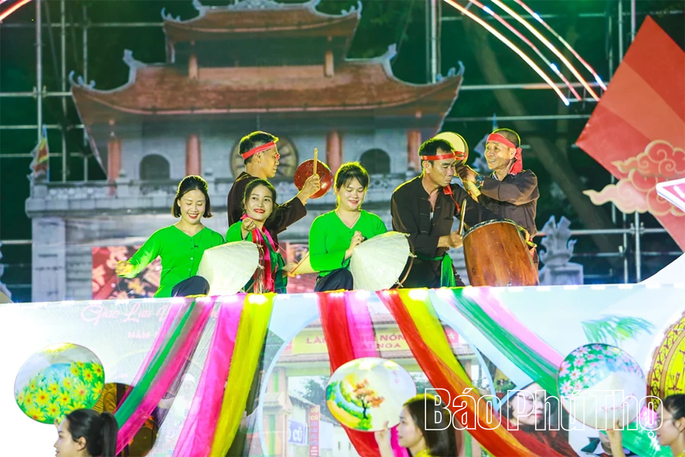Ngập tràn sắc màu dân gian trong lễ hội “Thanh âm nguồn cội”