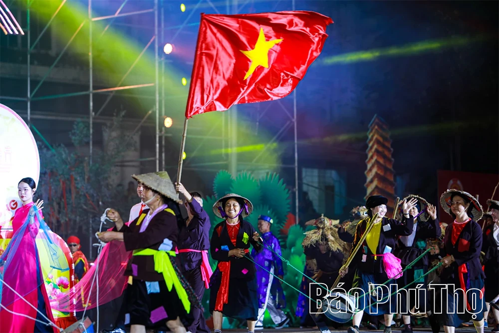 Ngập tràn sắc màu dân gian trong lễ hội “Thanh âm nguồn cội”