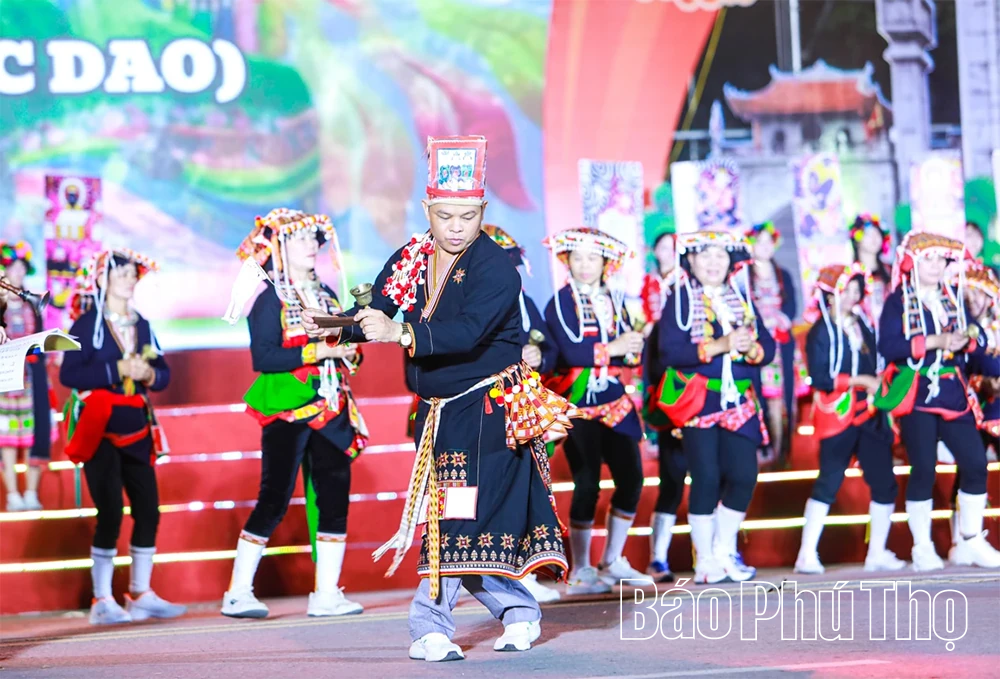 Ngập tràn sắc màu dân gian trong lễ hội “Thanh âm nguồn cội”