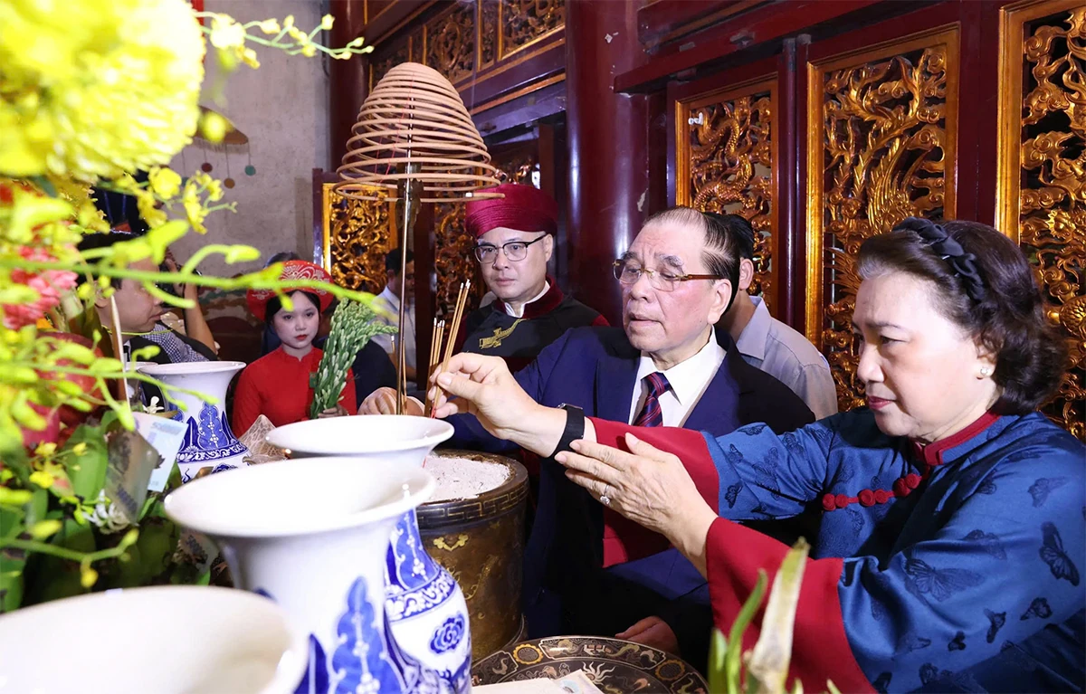 Các đồng chí lãnh đạo Đảng, Nhà nước dâng hương Lễ Giỗ Tổ Hùng Vương năm 2026