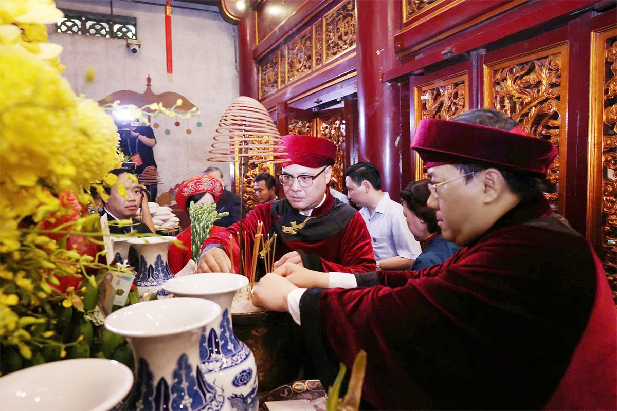Các đồng chí lãnh đạo Đảng, Nhà nước dâng hương Lễ Giỗ Tổ Hùng Vương năm 2026