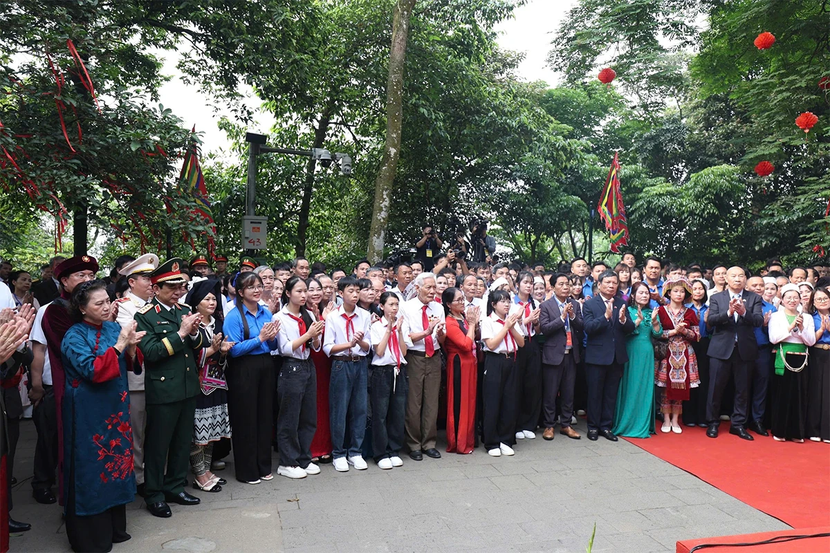 Các đồng chí lãnh đạo Đảng, Nhà nước dâng hương Lễ Giỗ Tổ Hùng Vương năm 2026
