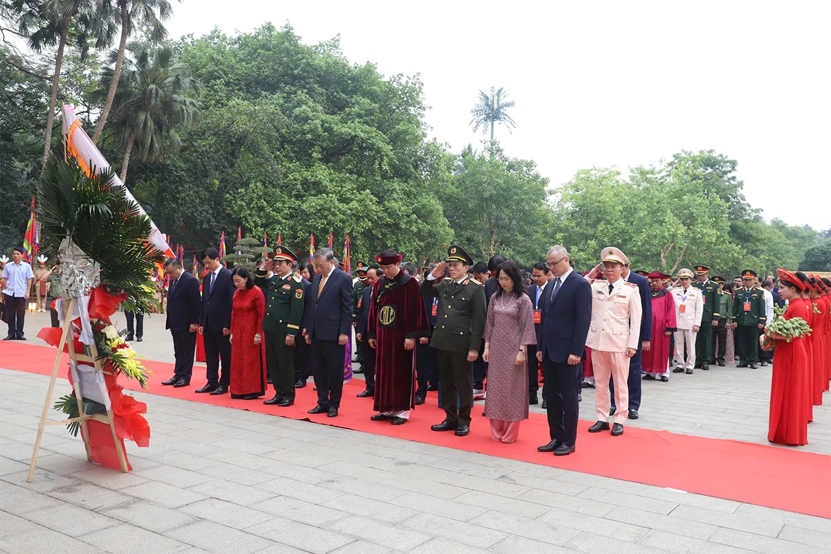 Các đồng chí lãnh đạo Đảng, Nhà nước dâng hương Lễ Giỗ Tổ Hùng Vương năm 2026