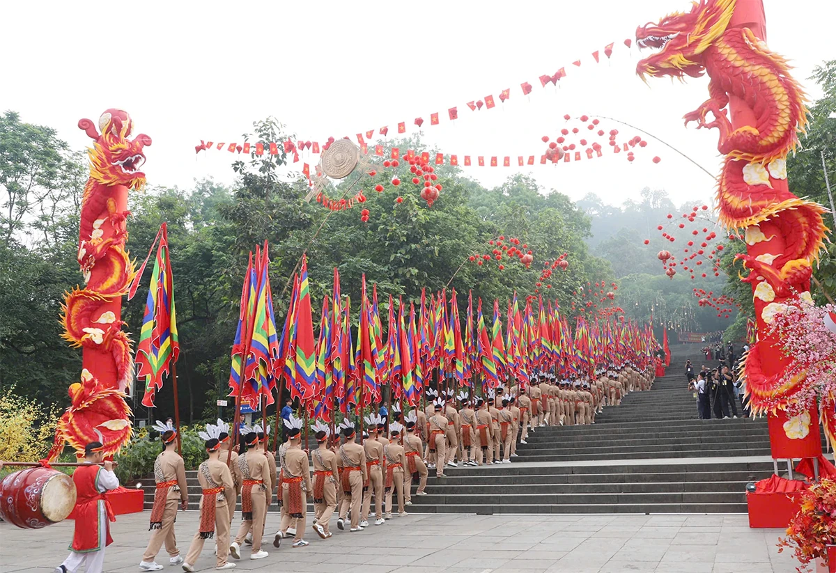 Tổng Bí thư, Chủ tịch nước dâng hương tưởng niệm các Vua Hùng