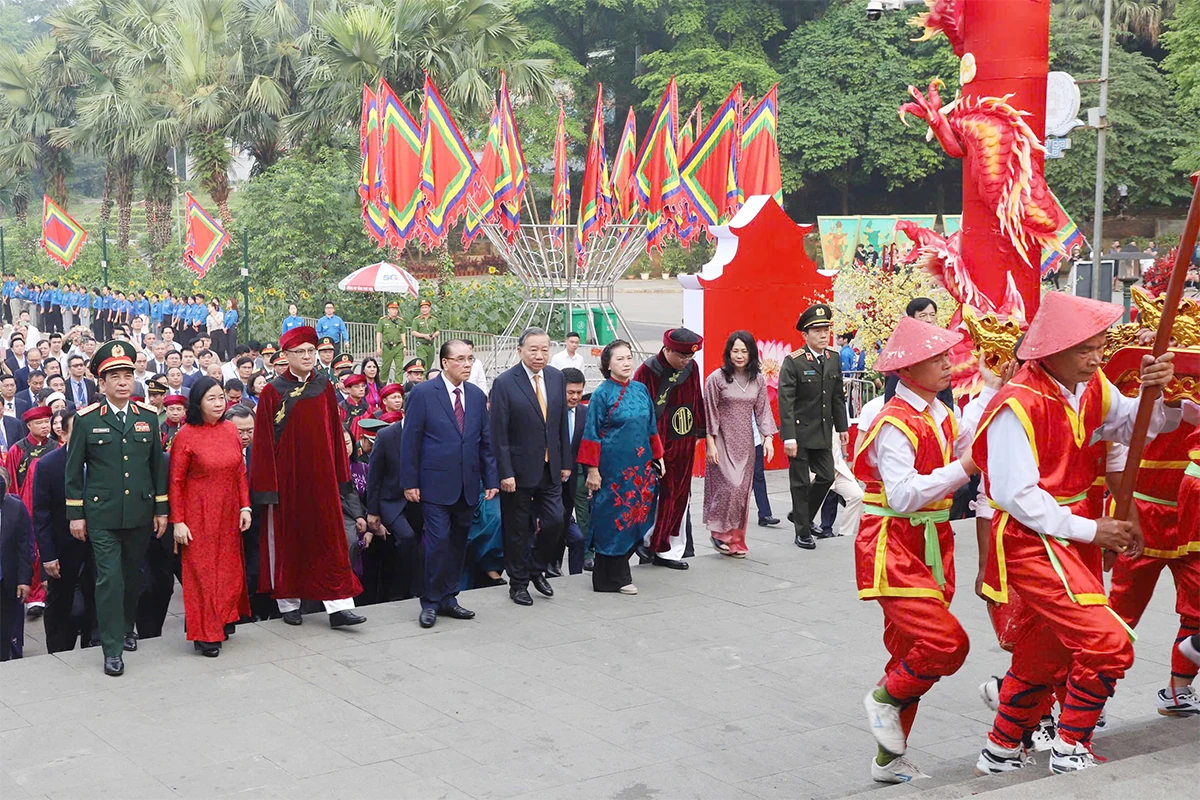Tổng Bí thư, Chủ tịch nước dâng hương tưởng niệm các Vua Hùng