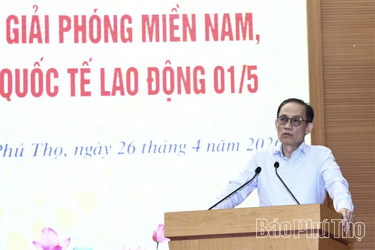 Bộ trưởng Bộ Ngoại giao Lê Hoài Trung trao 200 suất quà của Đảng và Nhà nước tặng gia đình chính sách, người có hoàn cảnh khó khăn, đoàn viên, người lao động