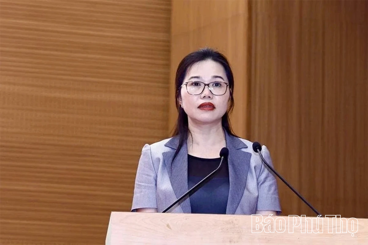 Bộ trưởng Bộ Ngoại giao Lê Hoài Trung trao 200 suất quà của Đảng và Nhà nước tặng gia đình chính sách, người có hoàn cảnh khó khăn, đoàn viên, người lao động