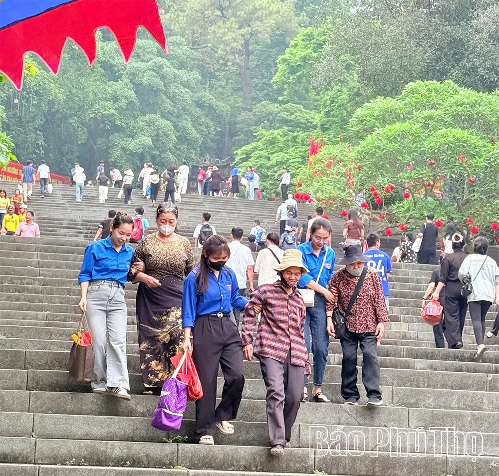 Tuổi trẻ Phú Thọ hướng về cội nguồn dân tộc