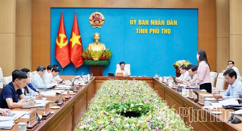 Chủ tịch UBND tỉnh Trần Duy Đông chủ trì hội nghị chuẩn bị nội dung trình Kỳ họp chuyên đề thứ Nhất, HĐND tỉnh khóa XX